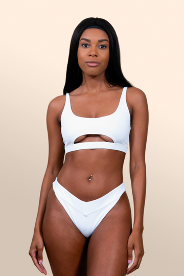 sporty-thick-strapped-bikini-top-in-bianco-white
